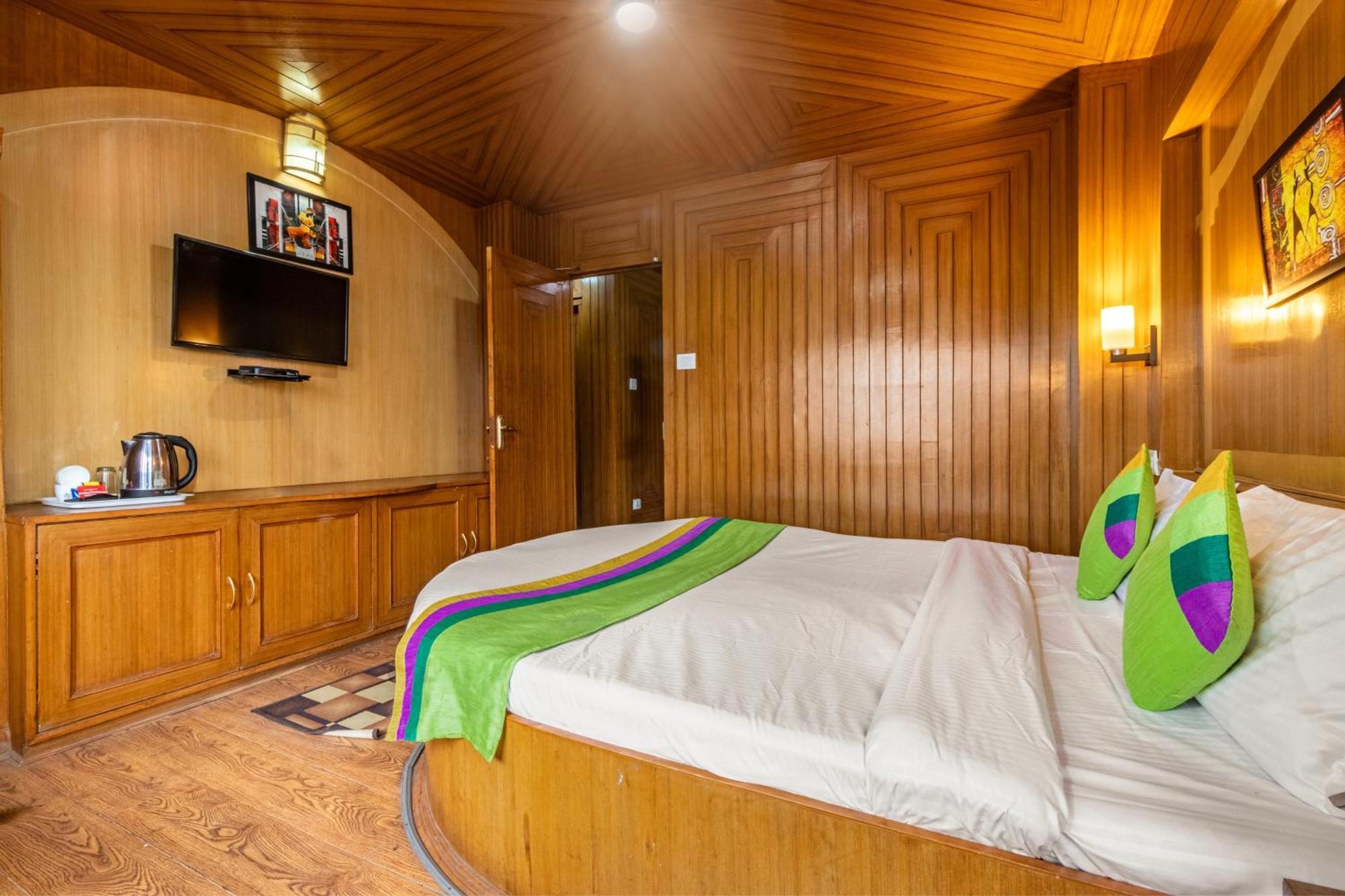 Treebo Snow View Resort Kufri With Mountain View Shimla Exteriör bild